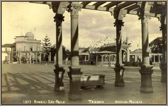 Entre 1916 e 1957, o Belvedere Trianon mostrando ao fundo o Observatório.Neste local será construido o MASP.