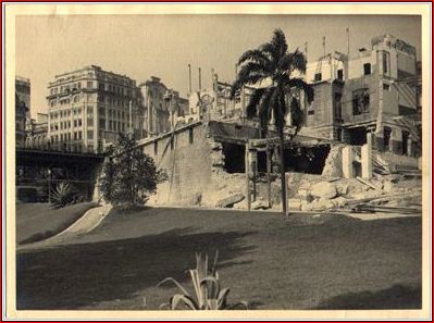 Aqui a demolição da bela construção em 1935. Pouco antes de sua demolição ali funcionava o Diário da Noite. Vê-se a esquerda da demolição o viaduto do chá saido da praça do Patriarca.