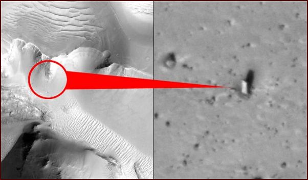 O monólito em Marte, também uma formação curiosa por sua geometria perfeita.